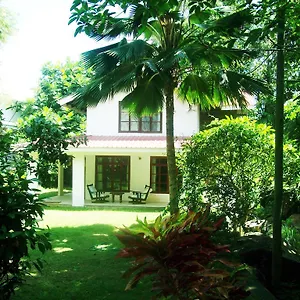 https://la-rocaille.maheislandhotels.com